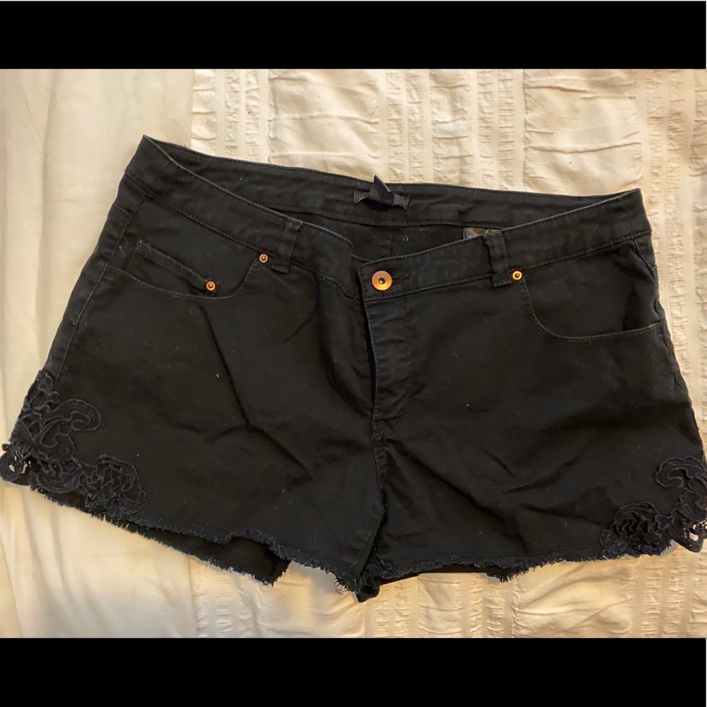 H&M black shorts